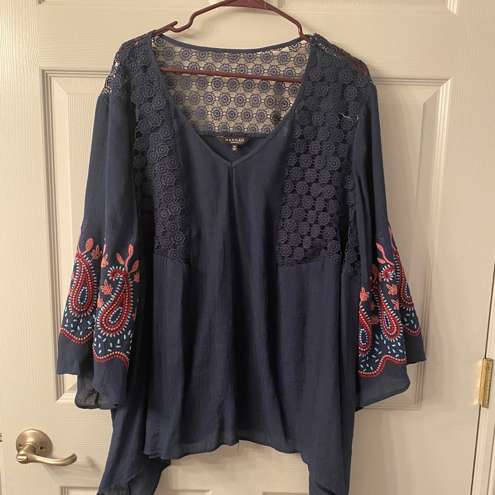 Navy Women’s Blouse with beautiful pattern on sleeve. Size 3X. New with tags